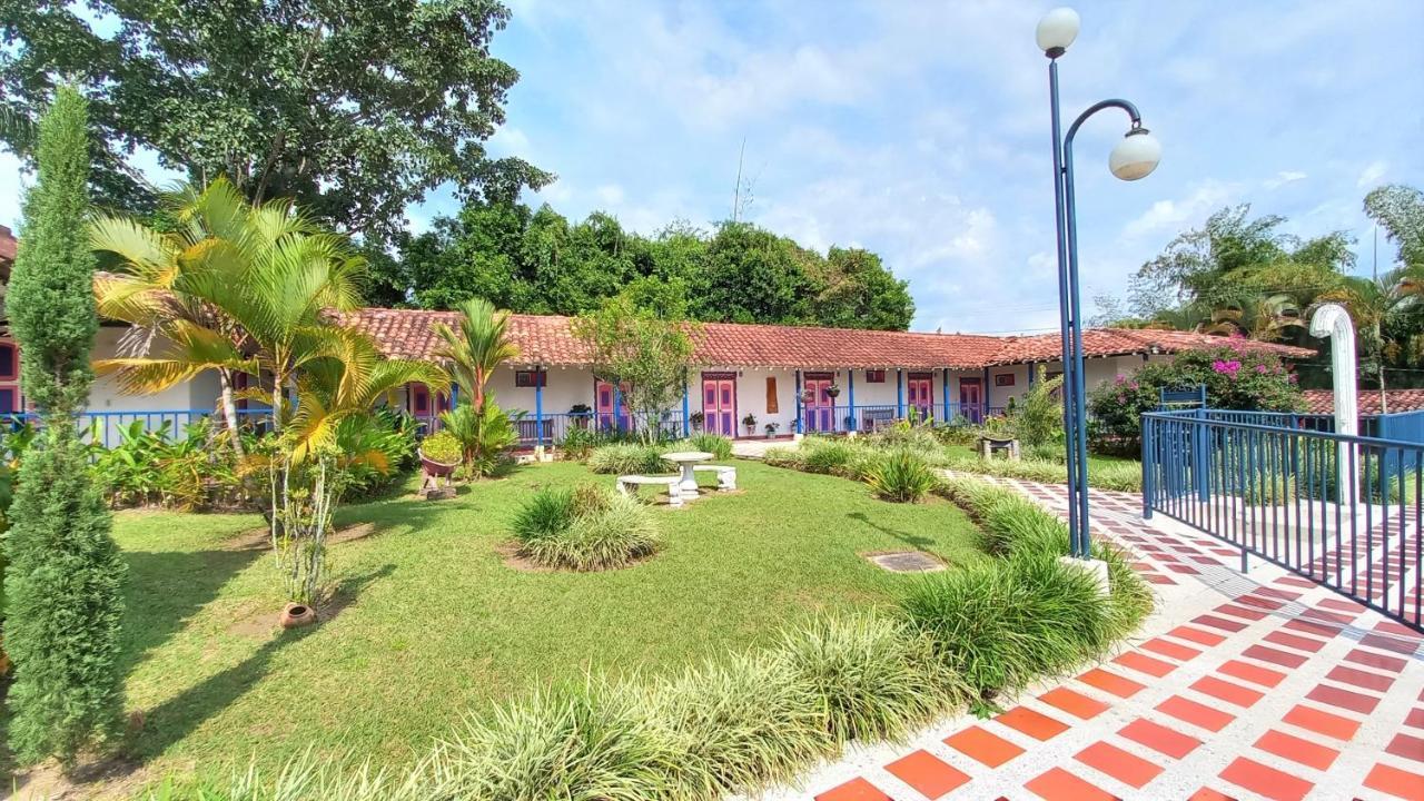 Finca Hotel Villa Del Sol Pueblo Tapao Exterior photo