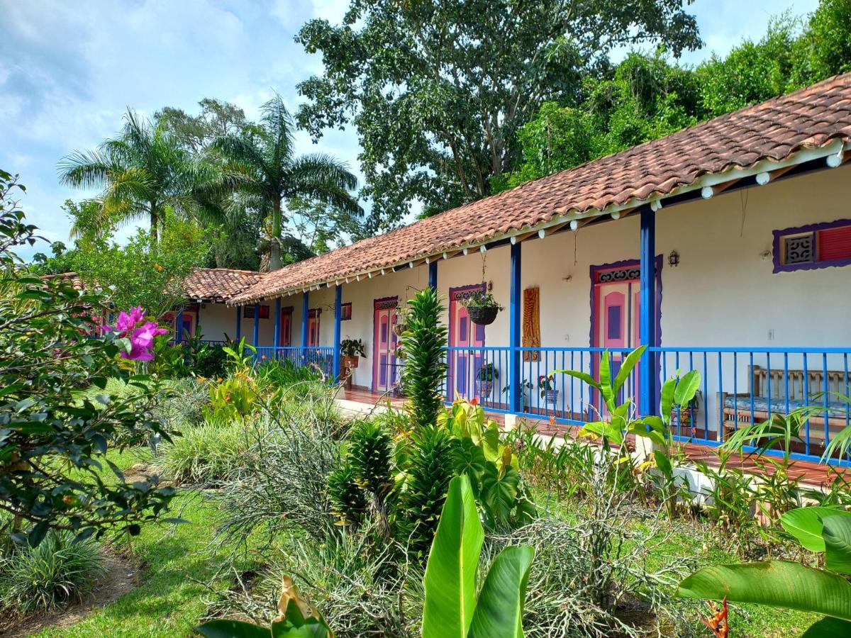 Finca Hotel Villa Del Sol Pueblo Tapao Exterior photo