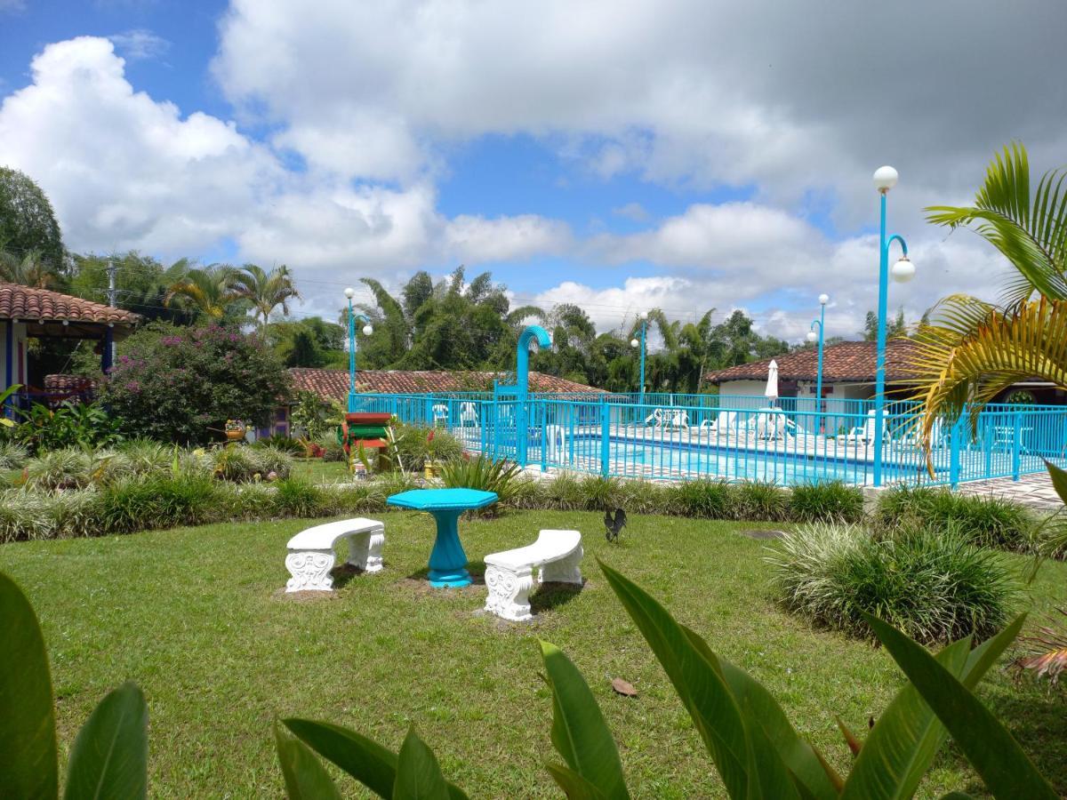 Finca Hotel Villa Del Sol Pueblo Tapao Exterior photo