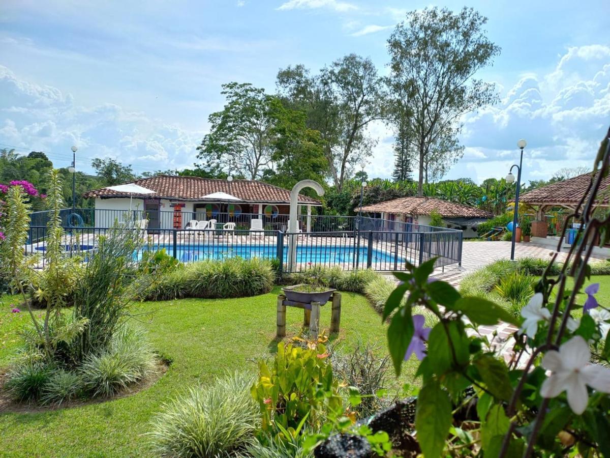 Finca Hotel Villa Del Sol Pueblo Tapao Exterior photo