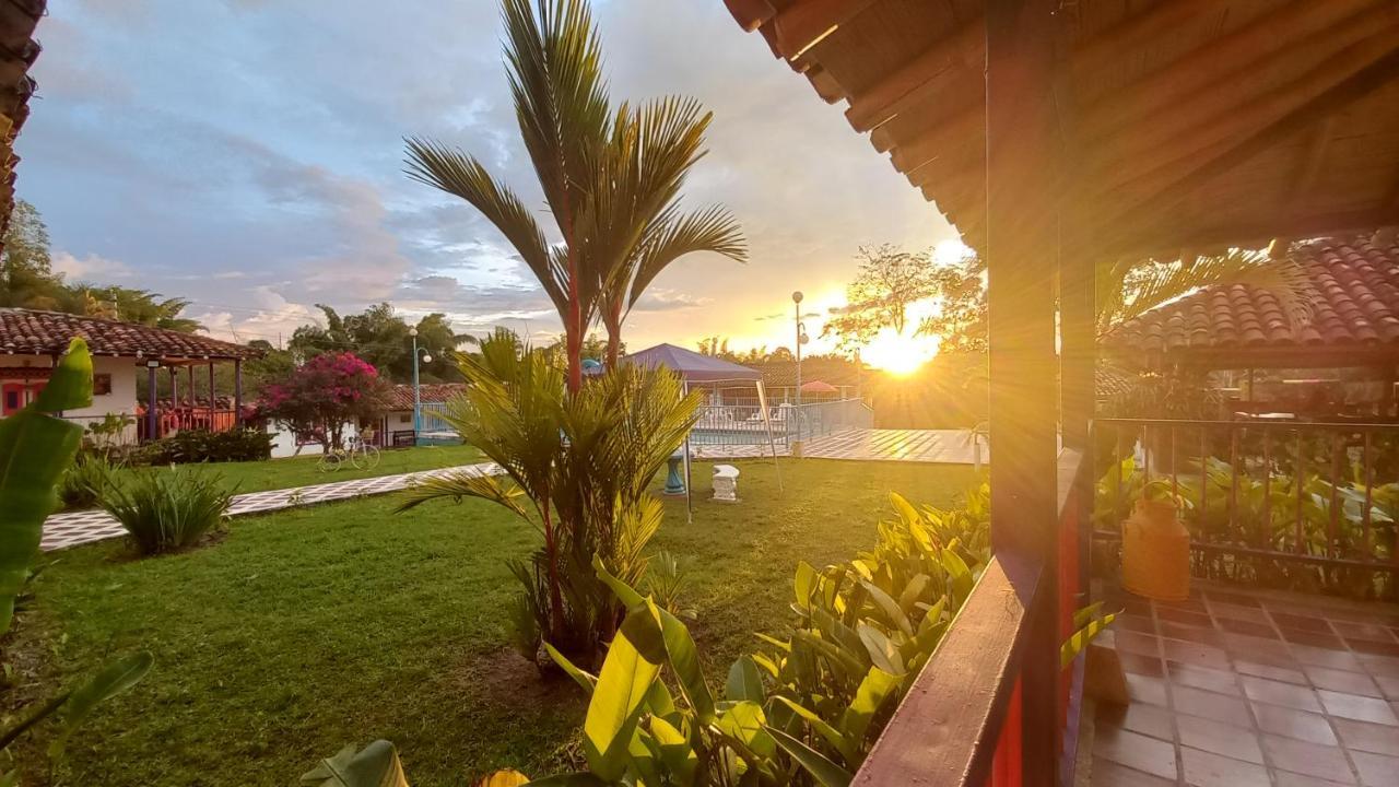 Finca Hotel Villa Del Sol Pueblo Tapao Exterior photo